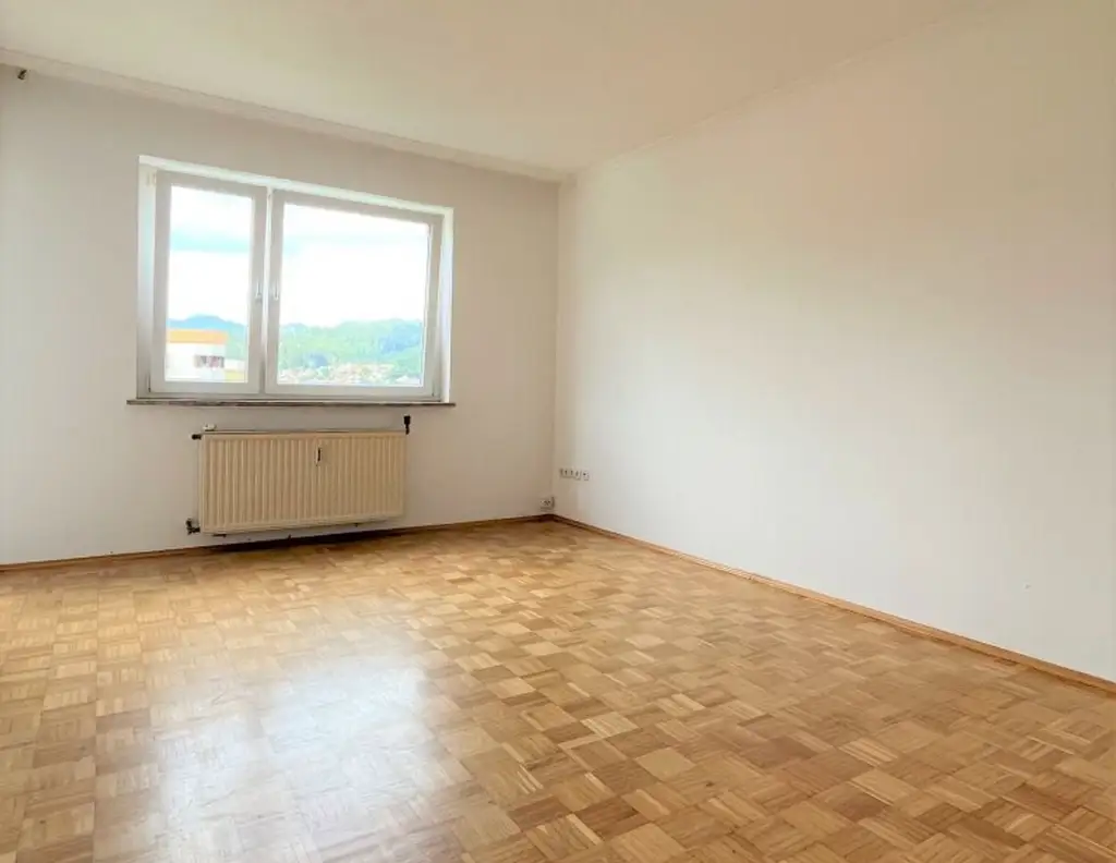 Attraktive 2-Zimmer-Wohnung mit Einbauküche und Loggia!