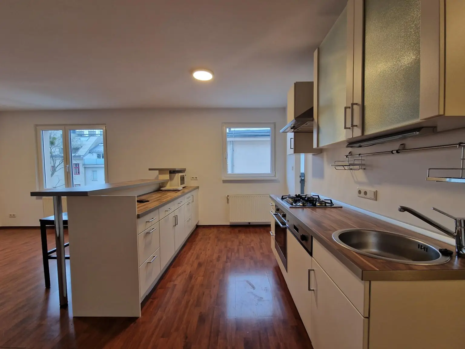 Küche mit allen Geräten