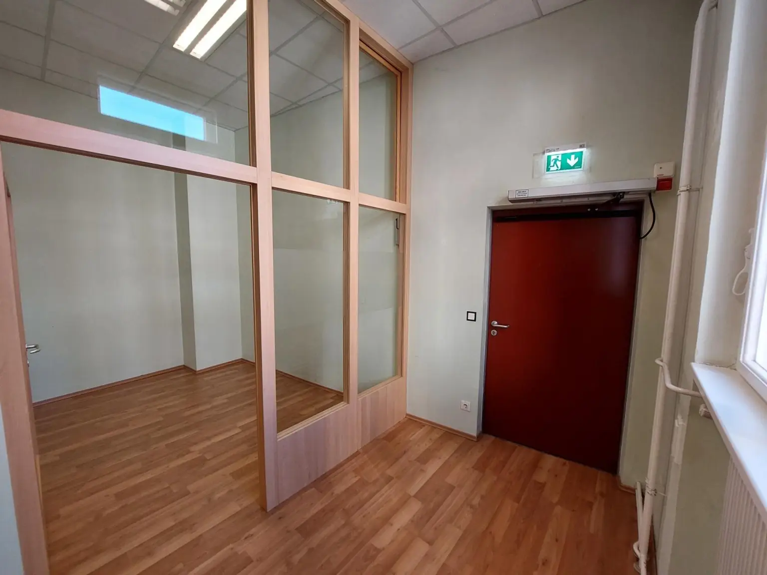 Serverraum 3.02A + Aus-/Eingang