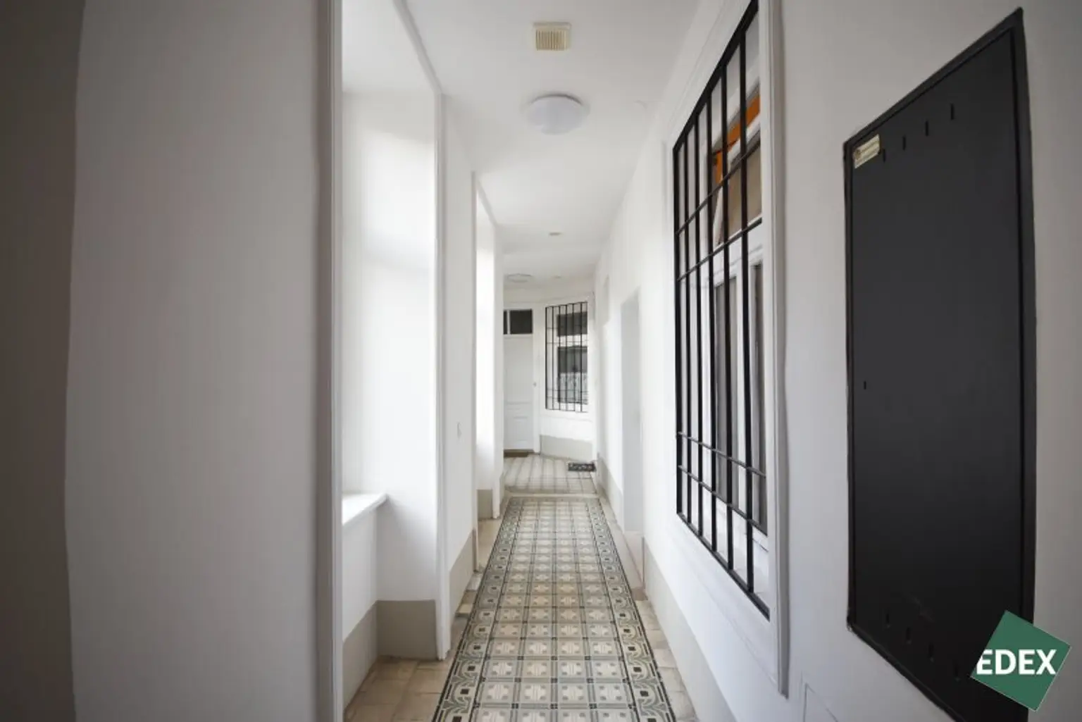 Sanierungsbedürftige Drei-Zimmer-Wohnung direkt an der U3