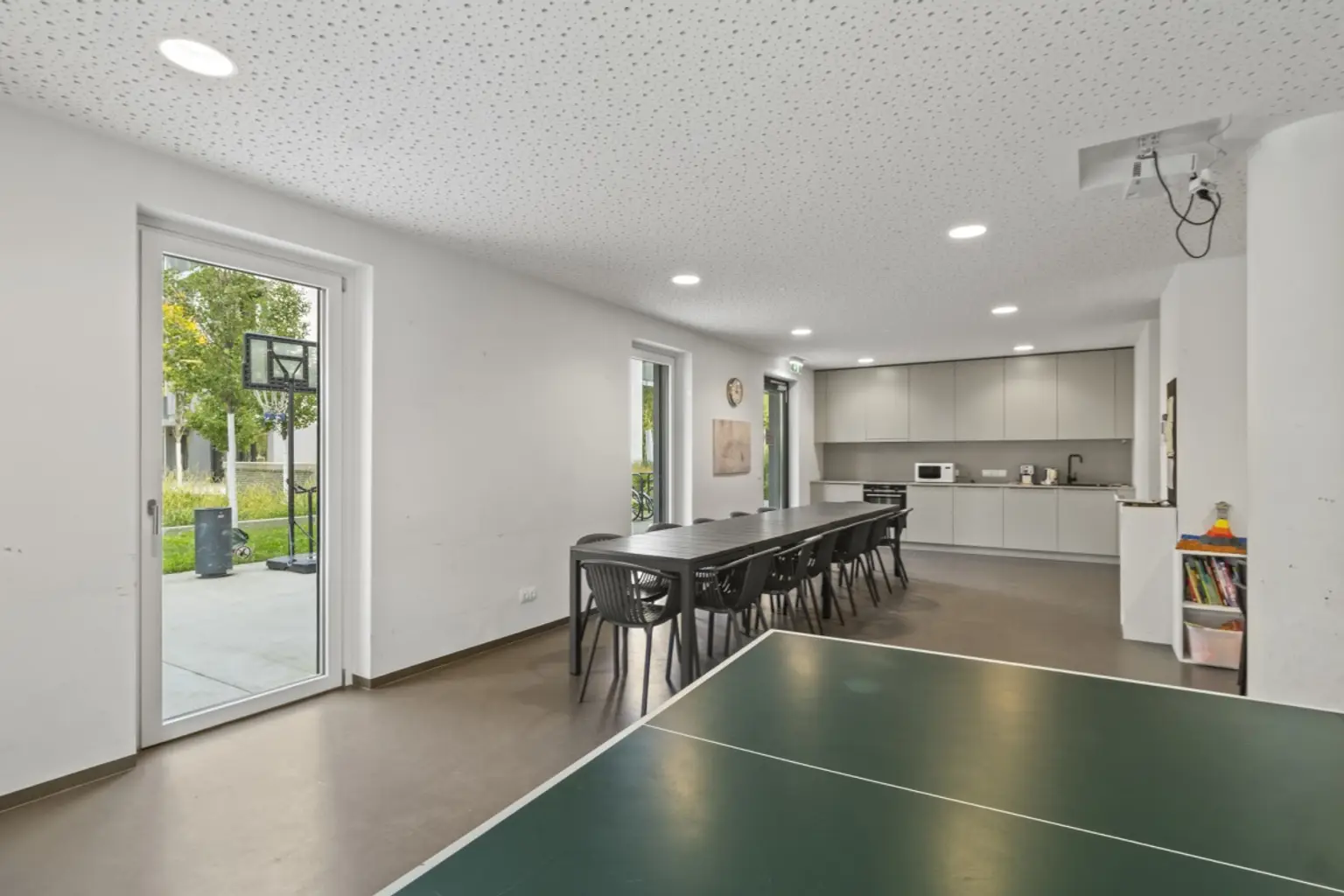 X | ++ DREI ZIMMER im DG ++ Stilvolles Wohnen mit FERNBLICK | Prima Service Immobilien