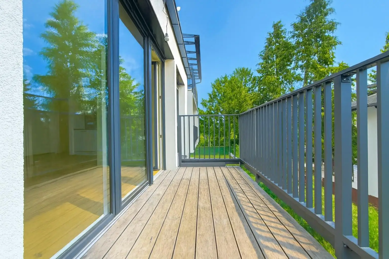 Terrasse - Blick Richtung Garten