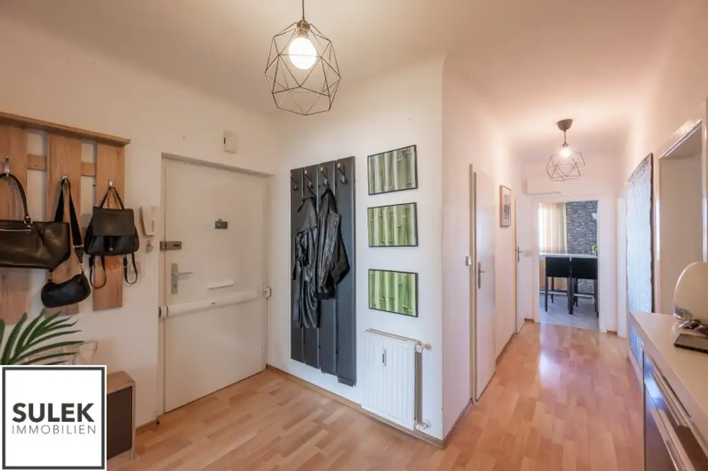 befristet vermietete 3 Zimmer -Wohnung mit Loggia im 8.Stock inkl. Fernblick