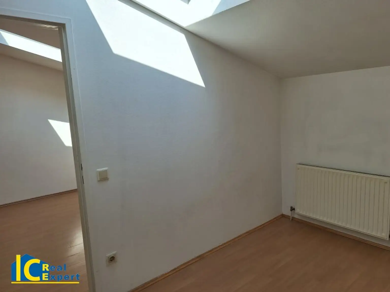 Blick vom Schlafzimmer in die Wohnküche