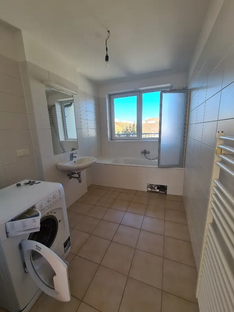 Herrliche Dachgeschosswohnung mit großer Terrasse - 
Nähe Krottenbachstraße!