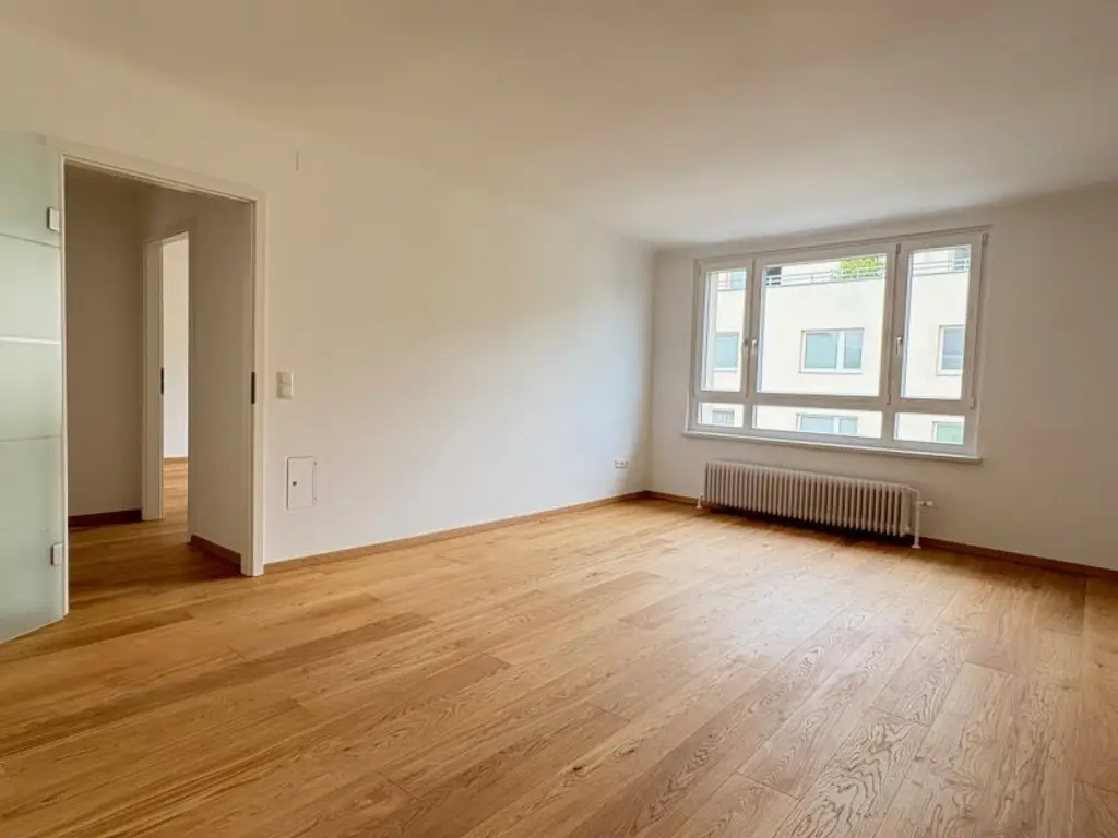 EIN TRÄUMCHEN! FRISCH SANIERT, HELL UND RUHIG MIT LOGGIA IM SCHÖNEN GERSTHOF