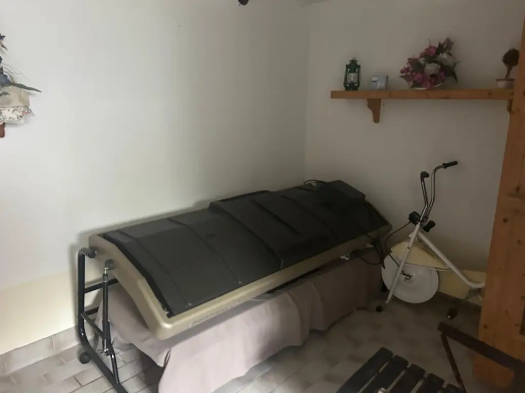 2 Familienhaus mit Pool und Outdoorküche/Poolhaus - Garage für 3 Autos -SOFORT VERFÜGBAR-DACHBODEN AUSBAUBAR