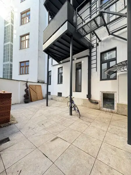 Exklusive 2-Zimmer-Terrassenwohnung im generalsanierten Altbau – Erstbezug mit hochwertiger Ausstattung in 1050 Wien