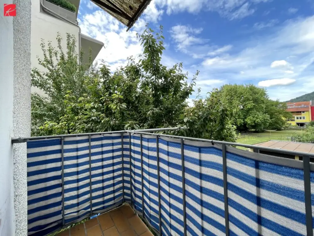 Moderne Altbauwohnung mit Fischgrätparkettböden
