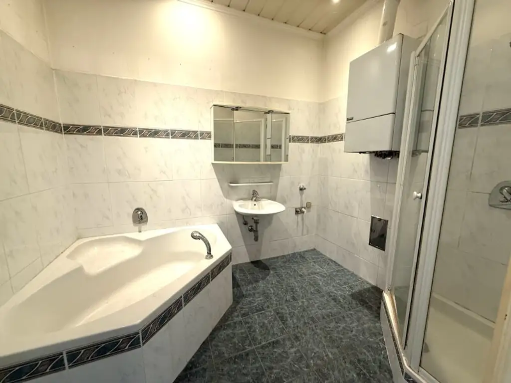 AltbauWohnung - Erstbezug nach Sanierung