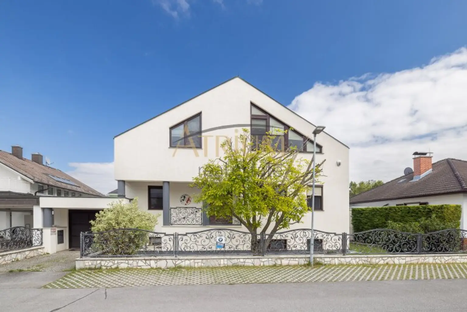 240m²  großes, modern aufgeteiltes 8 Zimmer Einfamilienhaus mit Garten und Pool in Gerasdorf bei Wien