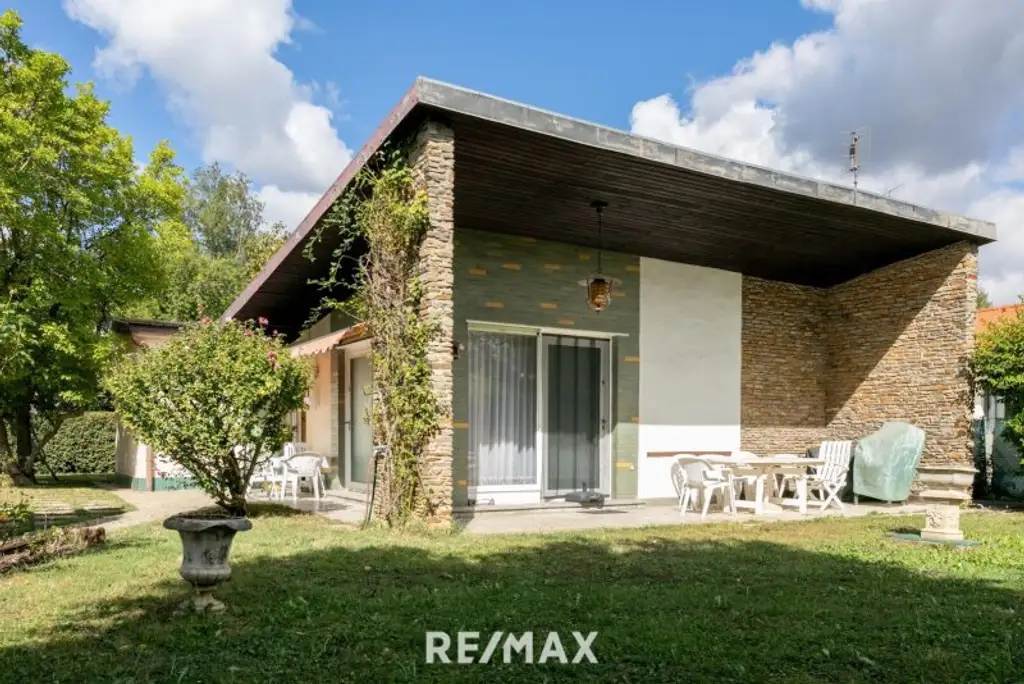 Baugrundstück in Seenähe mit Altbestand !