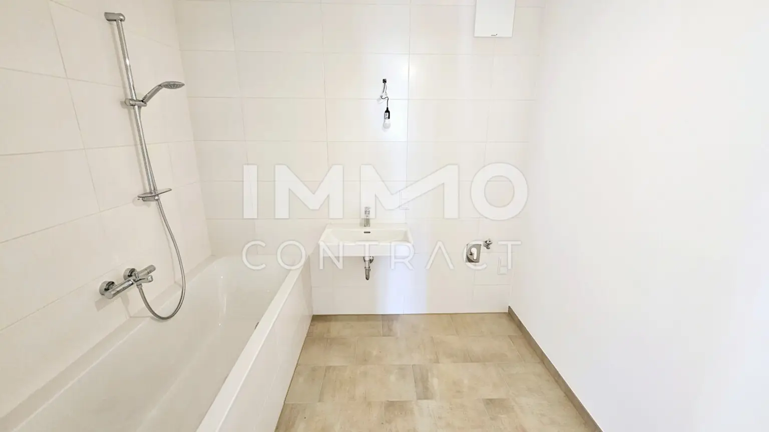 Grünblick und doch zentral: Helle 3-Zimmer-Wohnung mit Balkon m Erstbezug - Provisionsfrei!