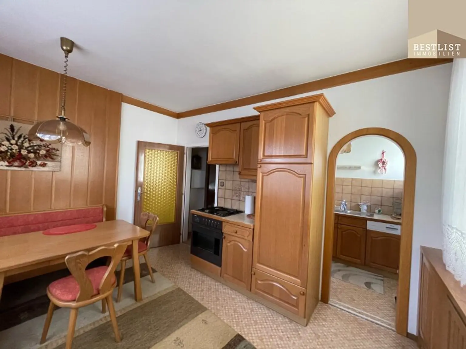 7 Zimmer Haus in Gainfarn - innen mit Renovierungsbedarf
