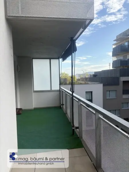 Elegante, neue 4 Zimmerwohnung mit grossartigem Balkon und Grünblick