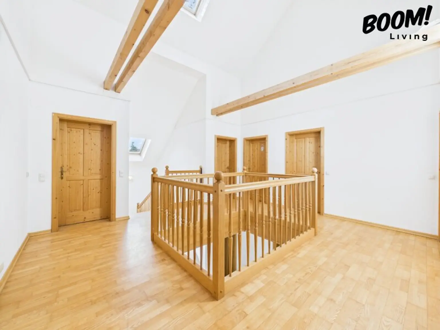 Exklusives Einfamilienhaus mit 8 Zimmern, sonniger Terrasse und weitläufigem Grundstück