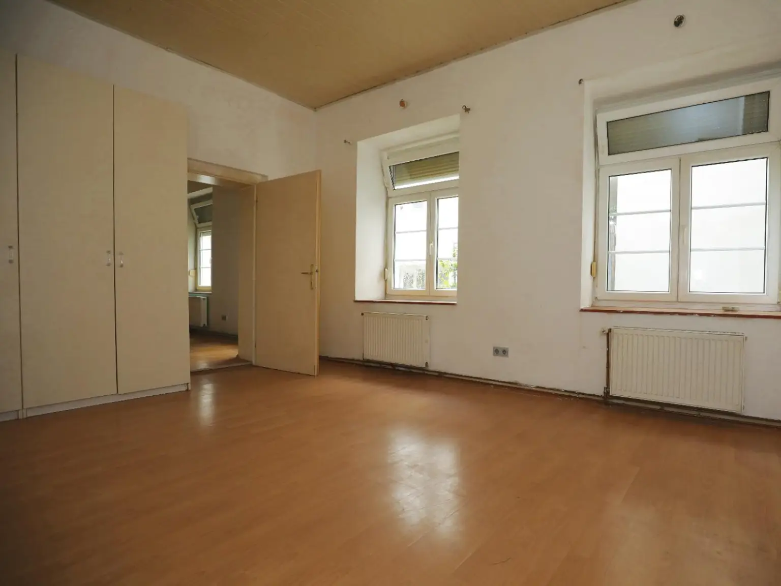 Renovierungsbedürftiges ZInshaus mit aureichend Parkplätzen im Trendbezirk Graz/Lend