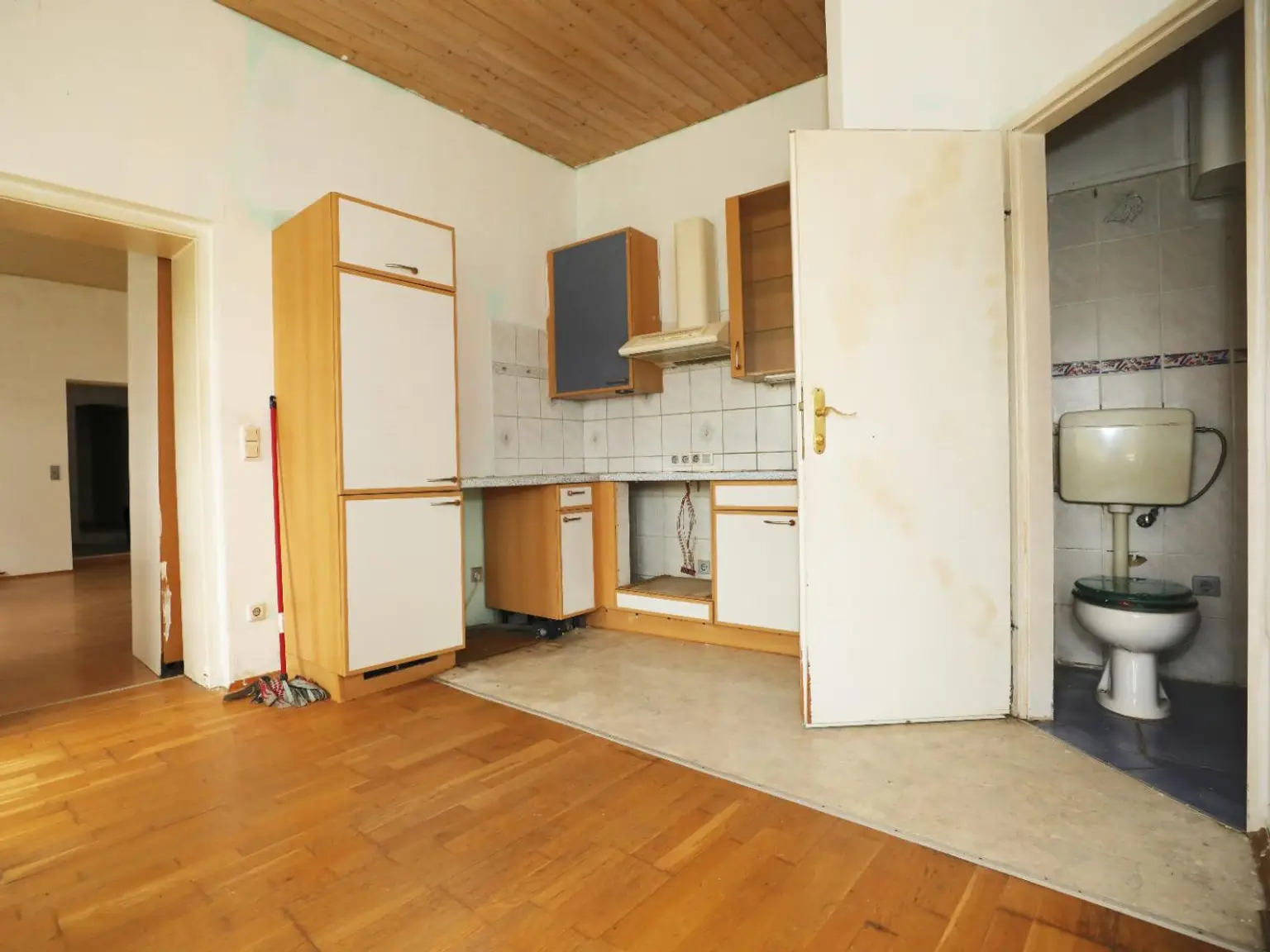 Renovierungsbedürftiges ZInshaus mit aureichend Parkplätzen im Trendbezirk Graz/Lend