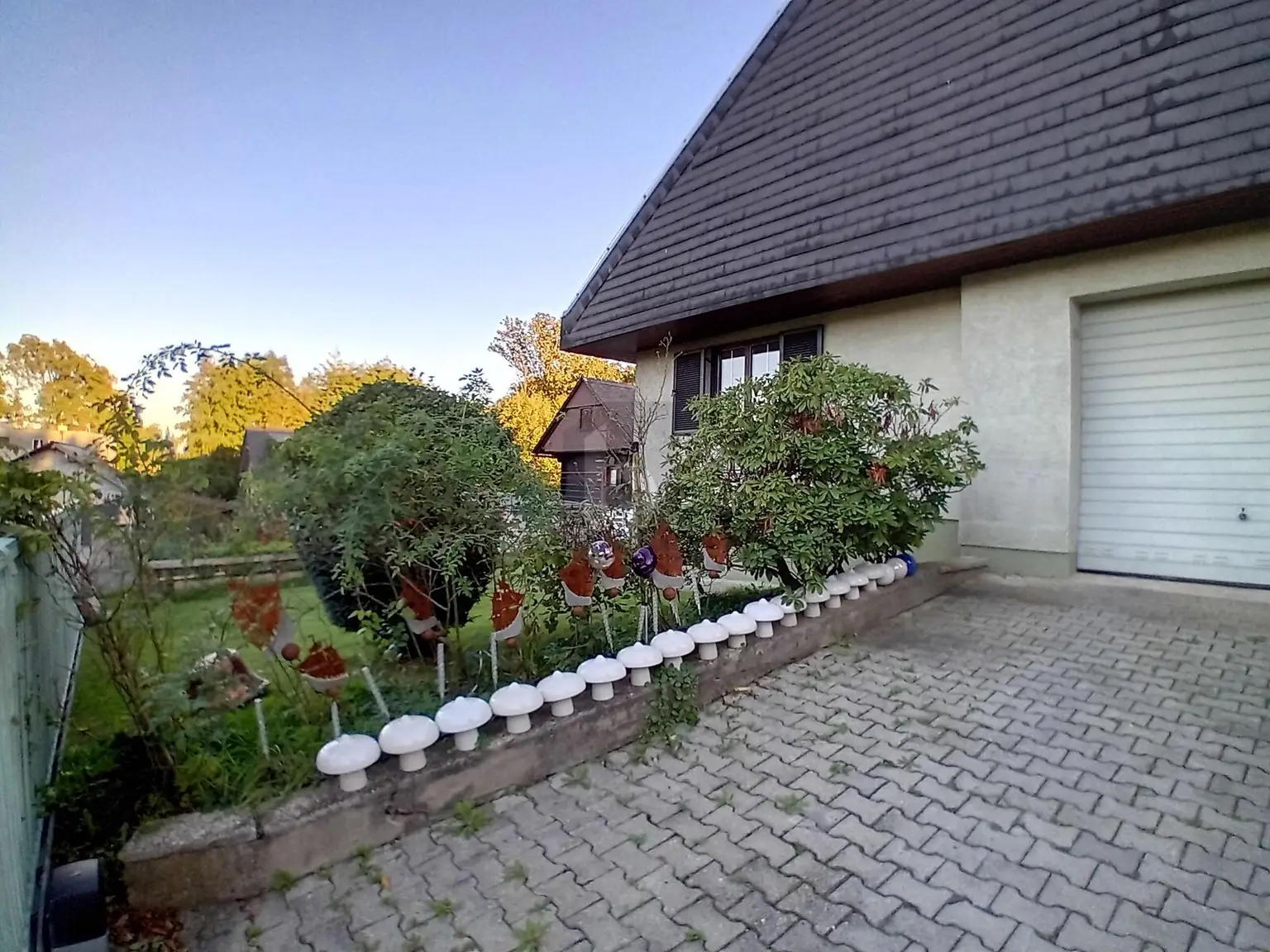 EIN ZUHAUSE MIT CHARAKTER - STILVOLLER BUNGALOW IN ERHÖHTER LAGE