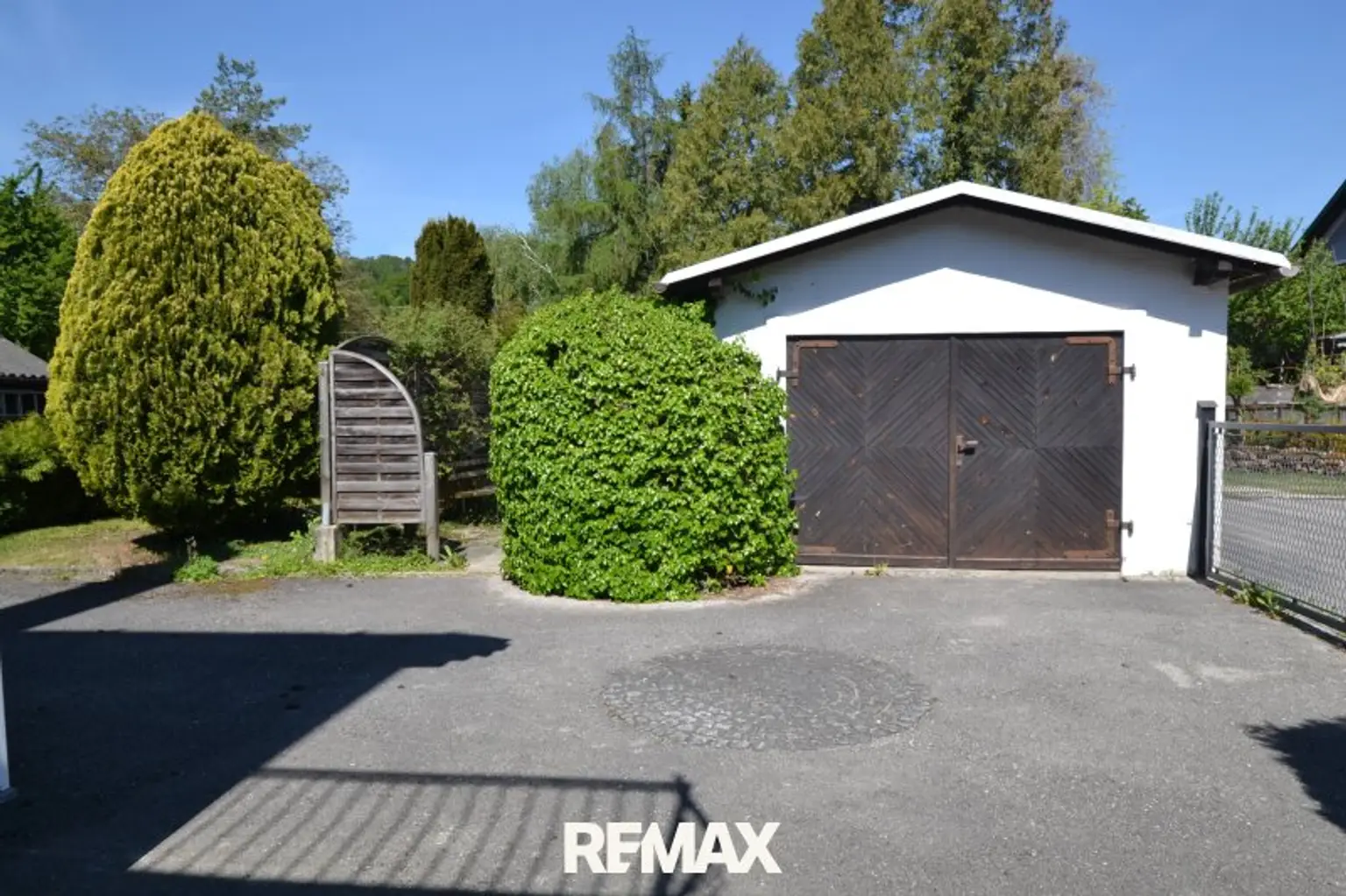 Gartenansicht - Garage