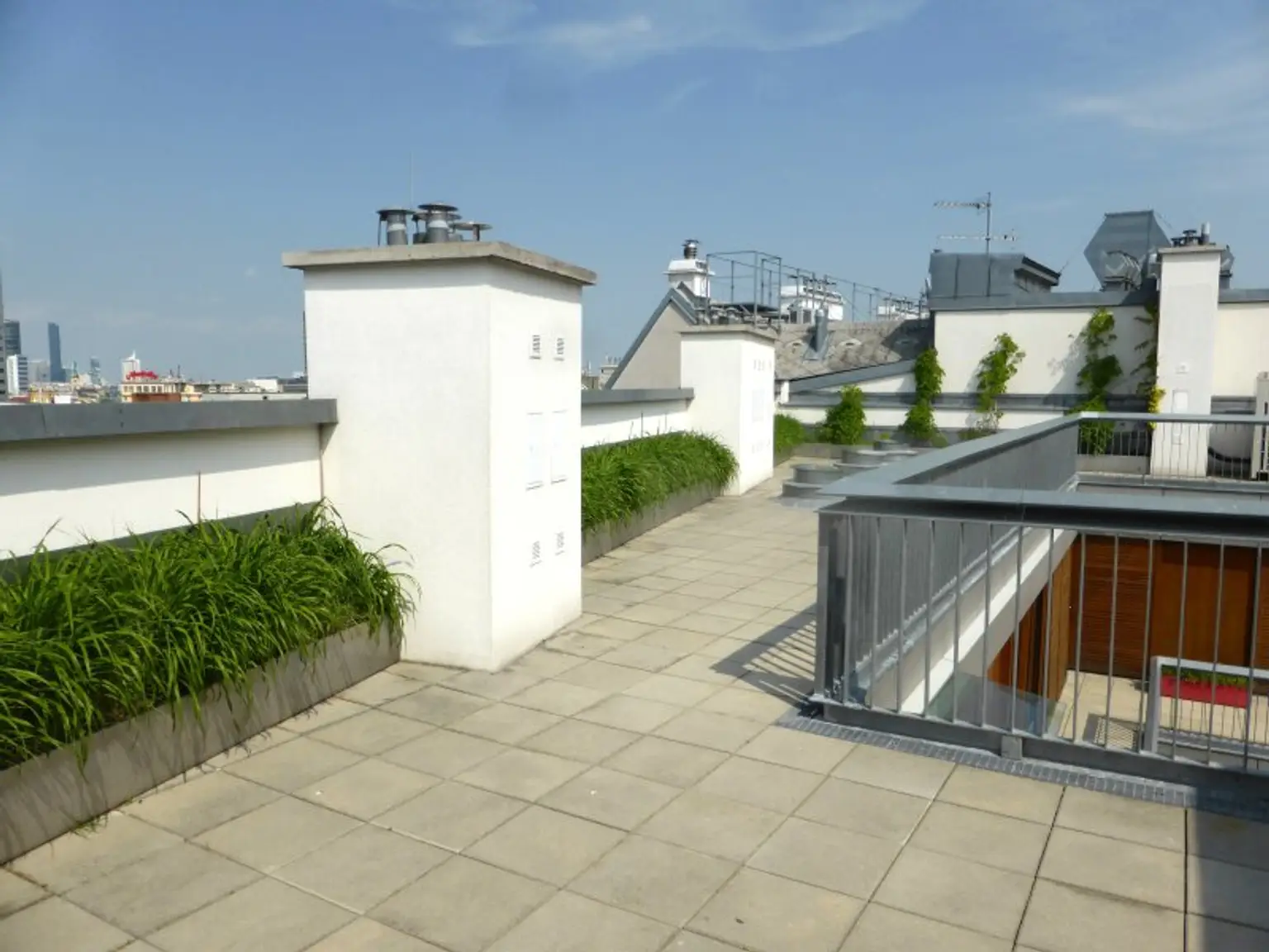 DG-WOHNUNG MIT PRIVATER TERRASSE NÄHE STEPHANSPLATZ
