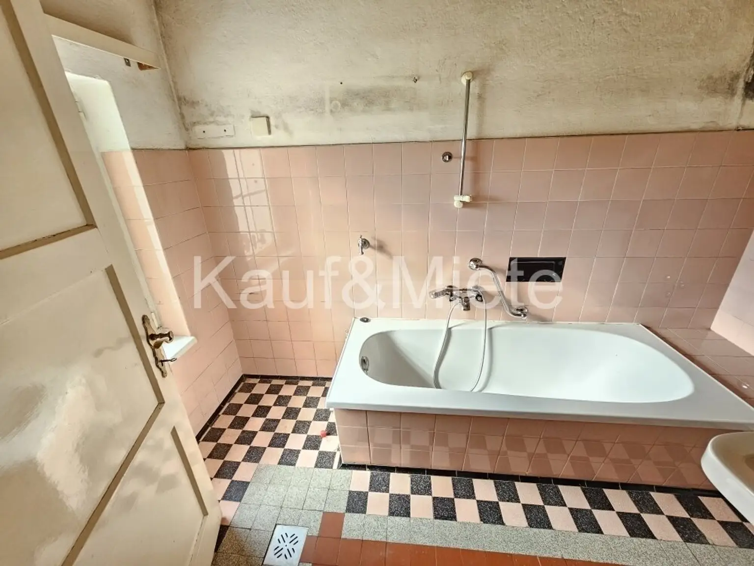 Bezauberndes kleines Haus - OPEN HOUSE 31.10.2025  12-16.30 Uhr