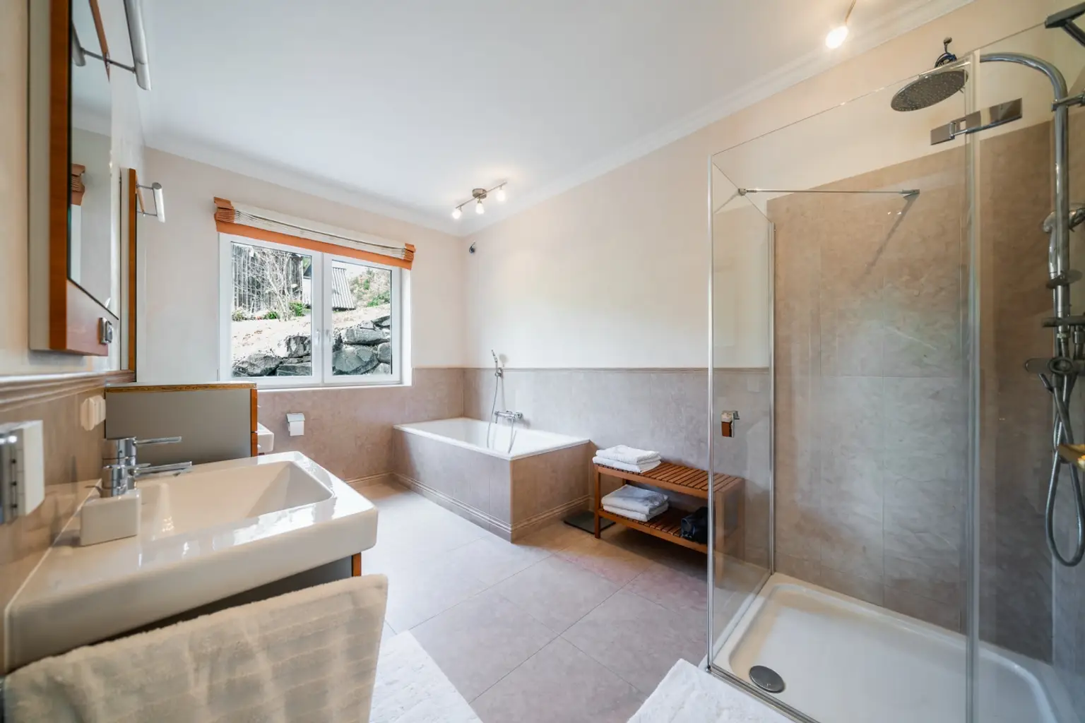 Badezimmer EG