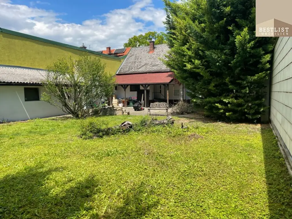 Kleines ausbaufähiges Haus mit uneinsichtigem großem Garten