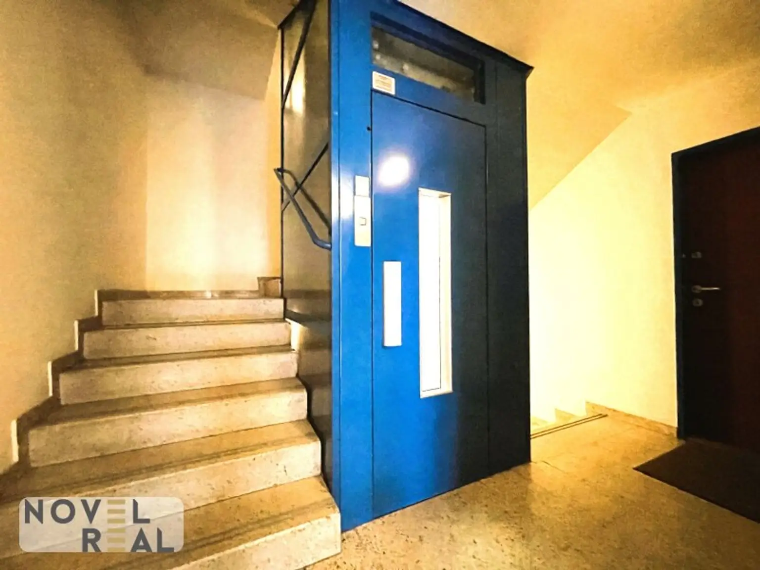 Exklusive Wohnung mit hochwertiger Ausstattung und Garage.