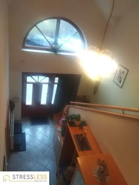 Großzügig geschnittenes Ein- / Zweifamilienhaus nur 3 Minuten vor der Wiener Stadtgrenze!