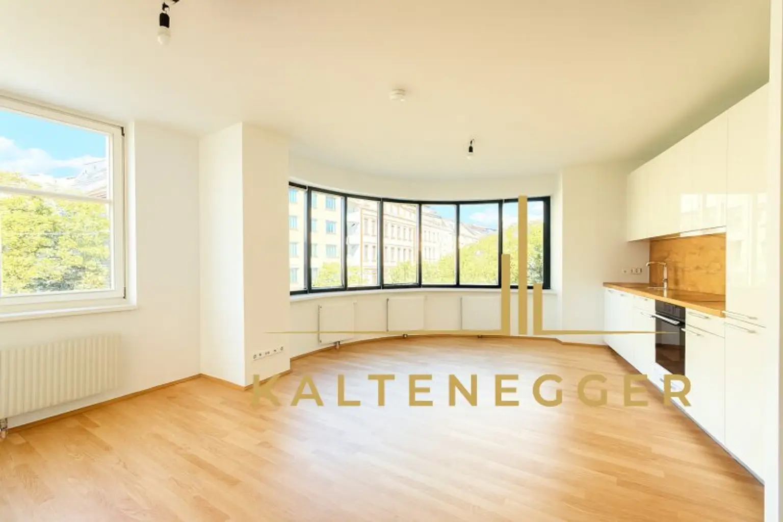 Erstbezug nach Sanierung ++ Außergewöhnliche 3-Zimmer Wohnung ++ mit großer Fensterfront und offenem Grundriss