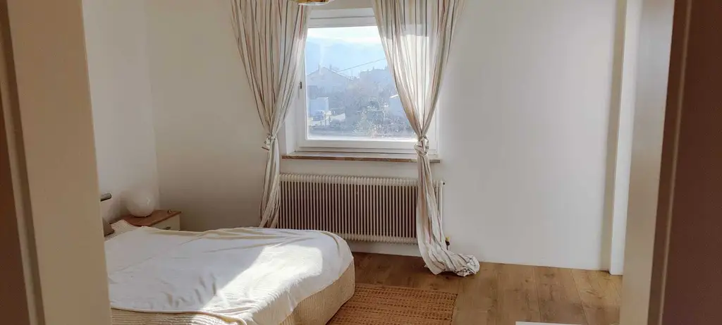 Eine sehr schöne 4 Zimmer-Wohnung mit Balkon im 1. Stock, in Gmunden, in ruhiger Lage.