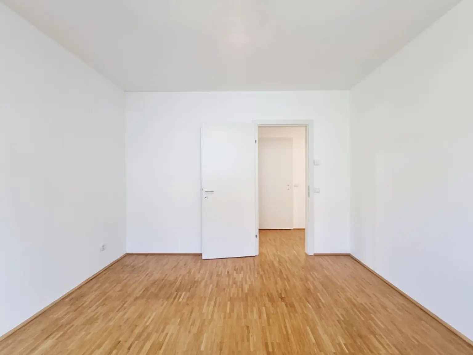 Attraktive 4-Zimmer-Wohnung mit Loggia zwischen Hauptbahnhof und Klinikum