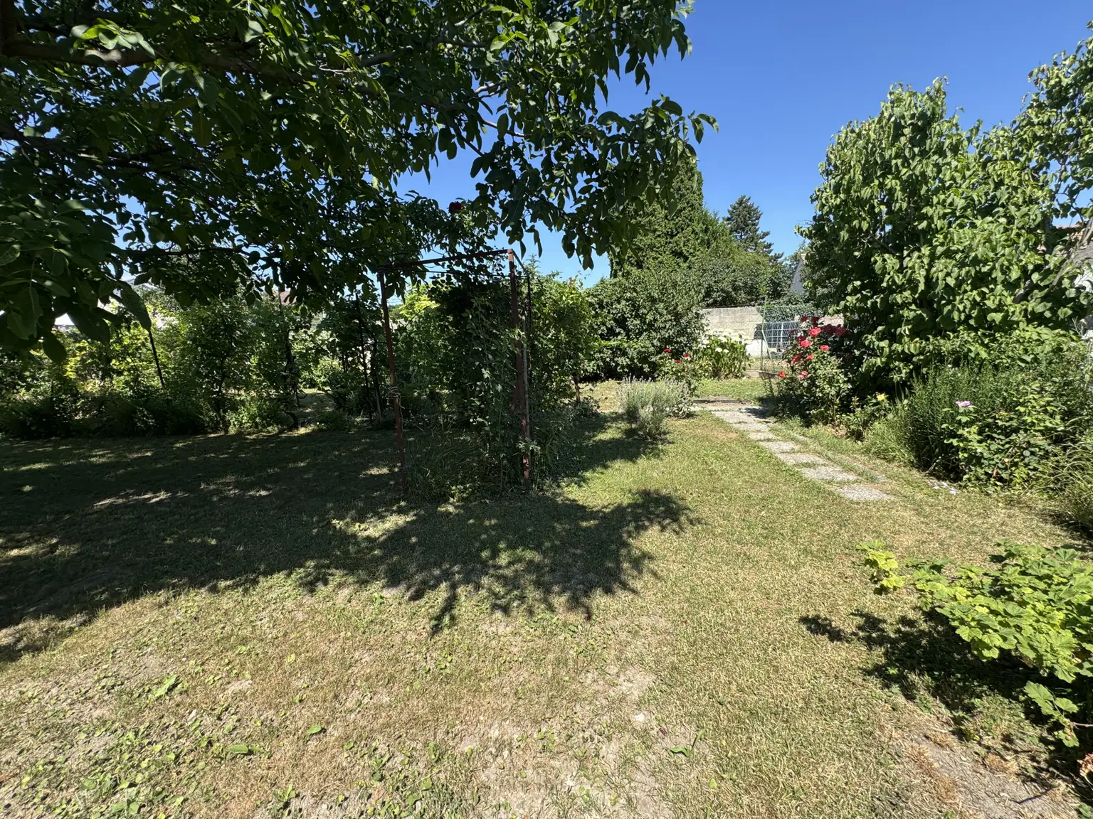 Garten mit 2 Brunnen