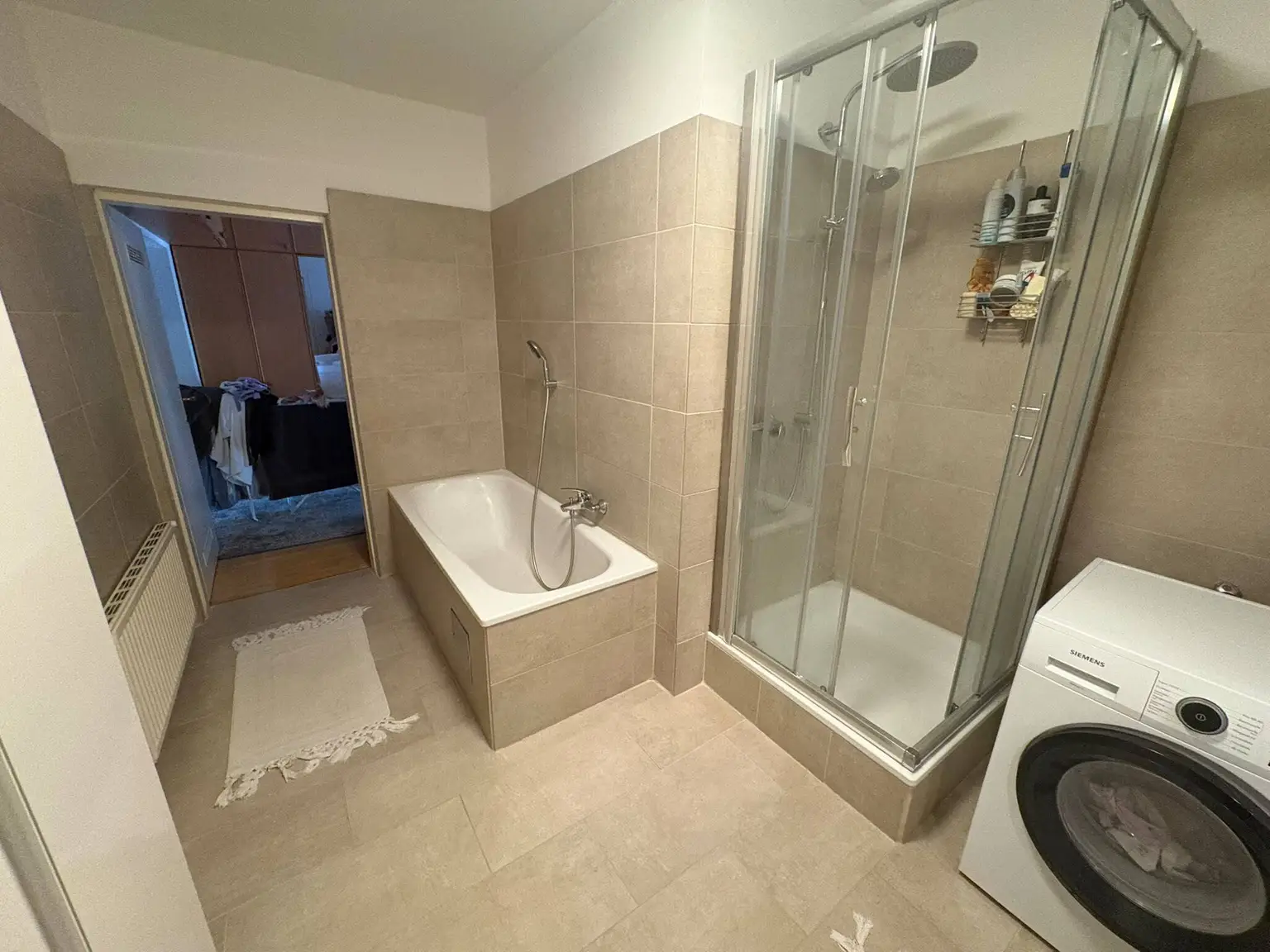 Schöne Wohnung mit 4 Zimmer + großer Terrasse!