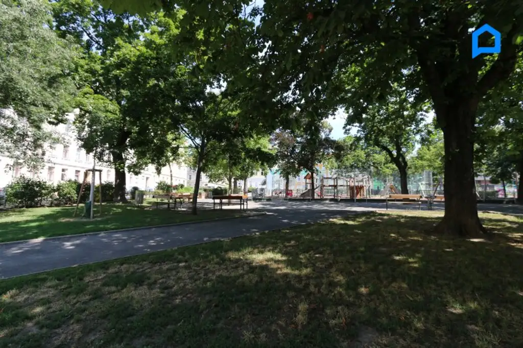 Großartige Dachgeschosswohnung mit 146 m² plus 21 m² Dachterrasse plus 8 m² Balkon, 4 Zimmer, KLIMA, großer Vorraum, Tiefgaragenplatz optional !