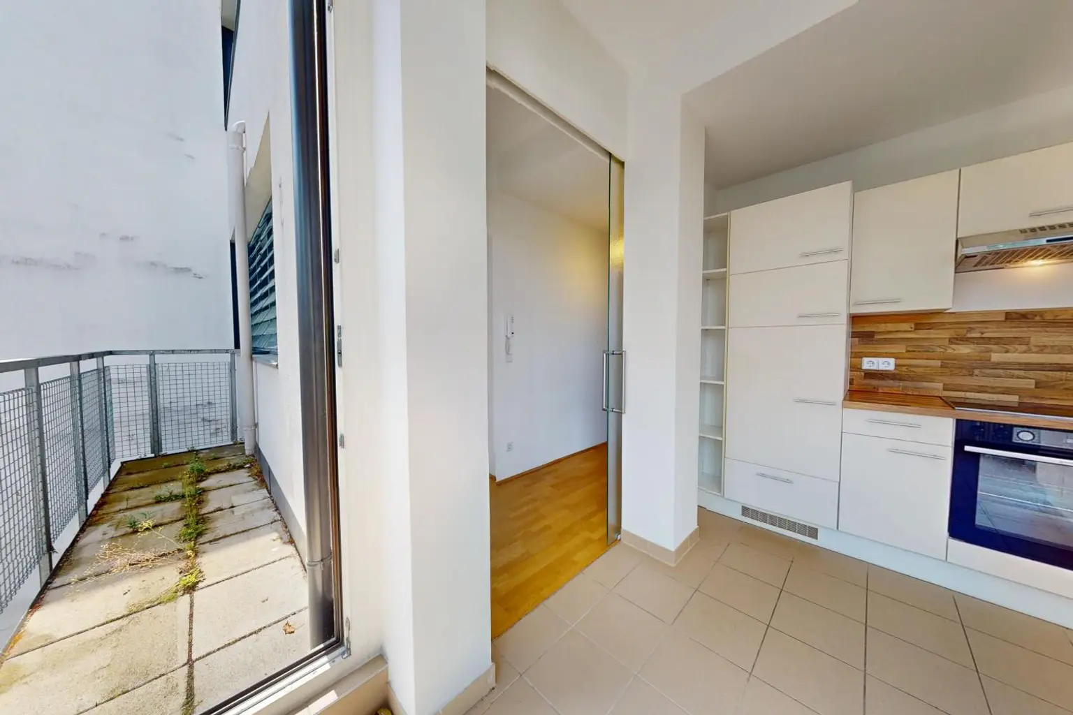 Historischer Charme trifft moderne Wohnqualität – 
3-Zimmer-Wohnung mit Innenhof-Terrasse