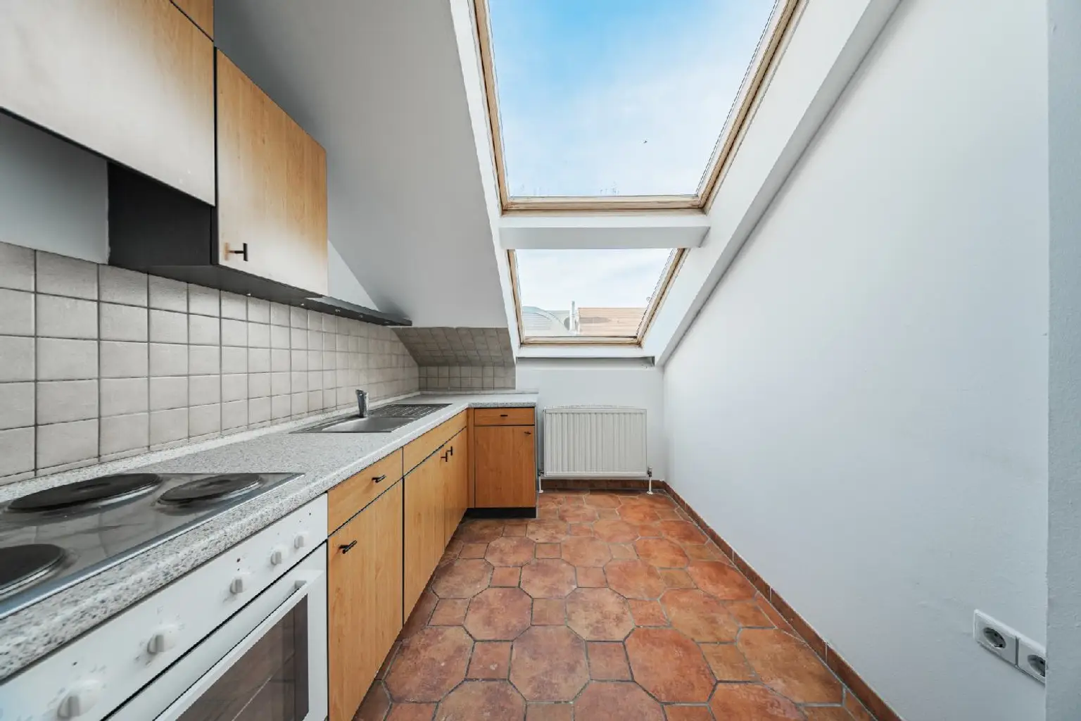 Sanierungsbedürftige 2,5-Zimmer-Dachgeschoßwohnung mit Potenzial!