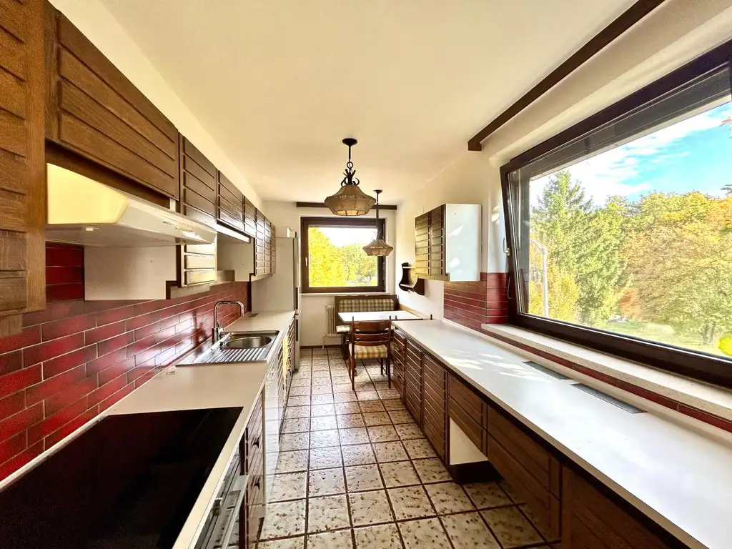 Großzügige 5 Zimmerwohnung inkl. Loggia und Garagenstellplatz