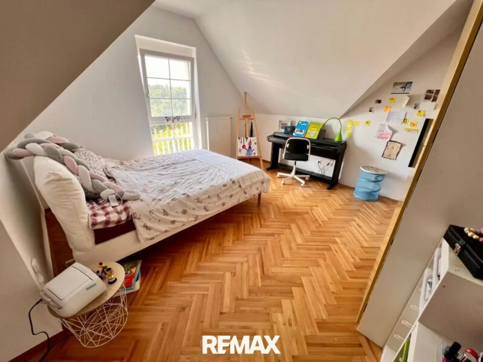 DG Schlafzimmer mit Möbel