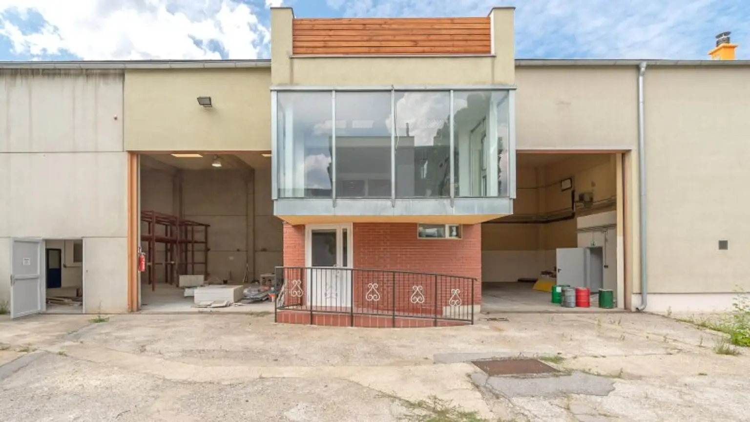 " Lagerhallen " Büroflächen " Freiflächen " UNBEFRISTET "