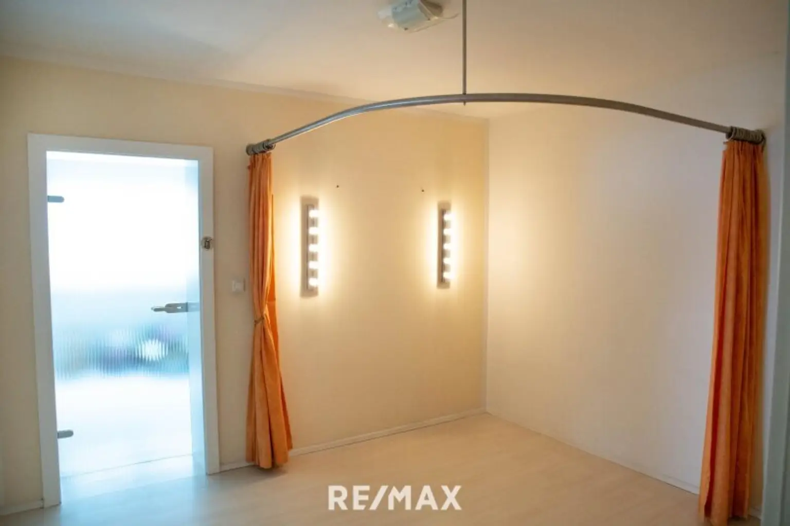 06 OG Raum 1 Garderobe