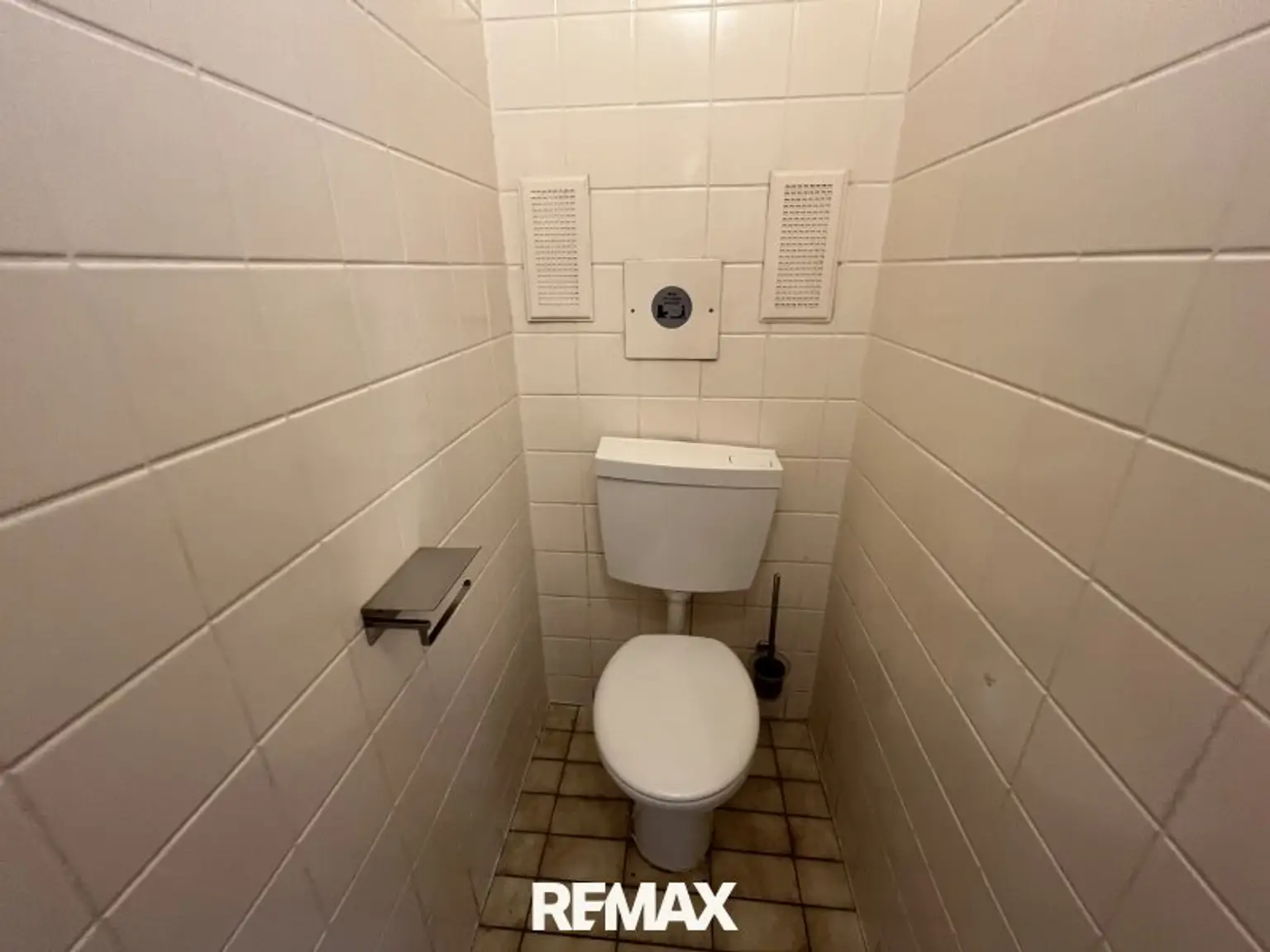 separates WC