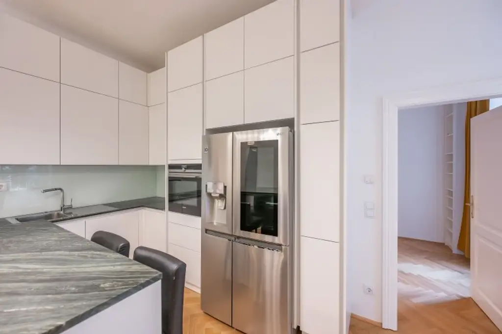 ++1150++ Stilvolle 4-Zimmer Altbauwohnung mit Balkon – Wohnen in Toplage mit Topausstattung
