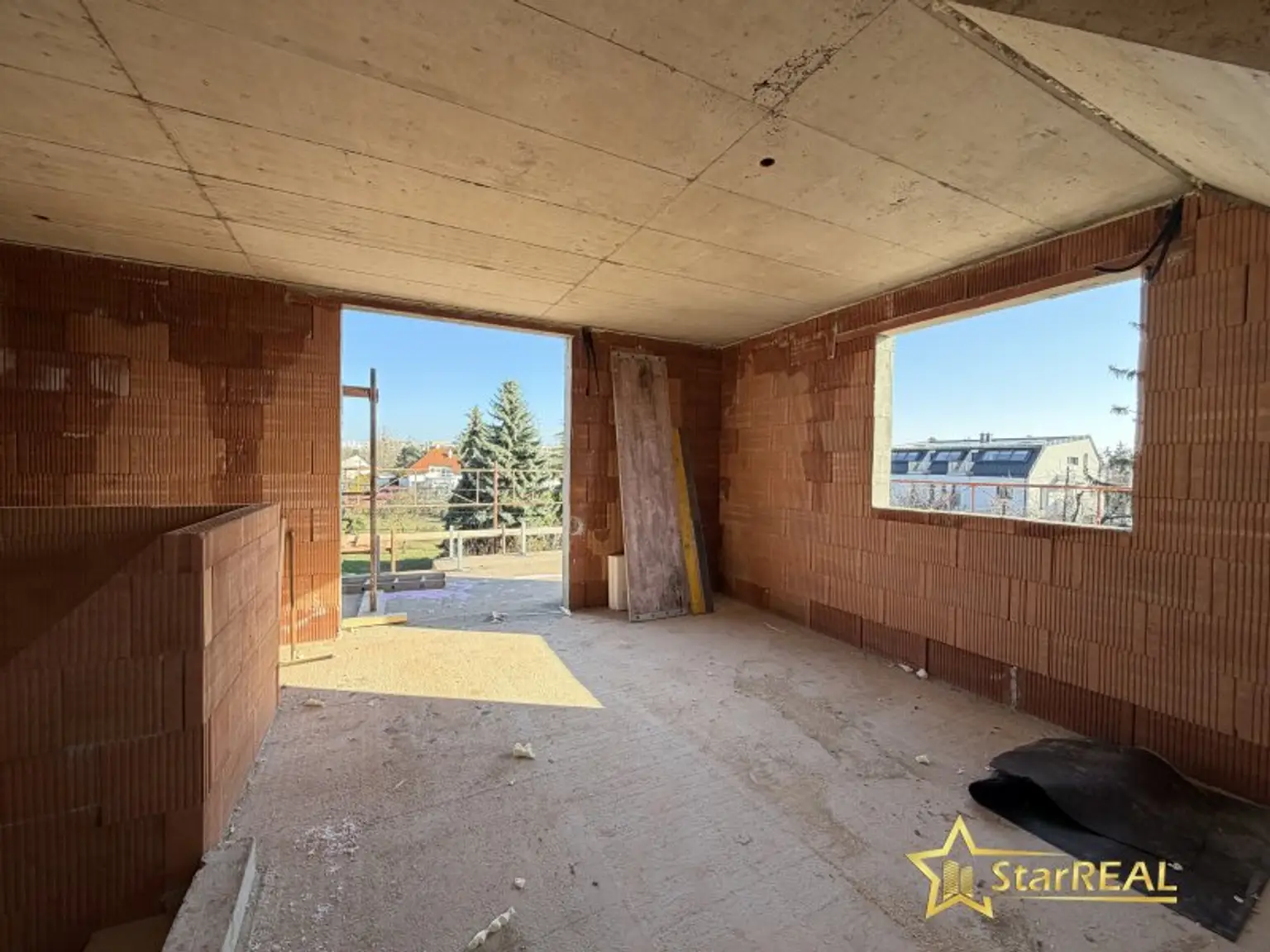 TOP U-BAHN-ANBINDUNG! EINFAMILIENHAUS MIT KELLER. 210m² GARTEN!  PROVISIONSFREI für den Käufer.