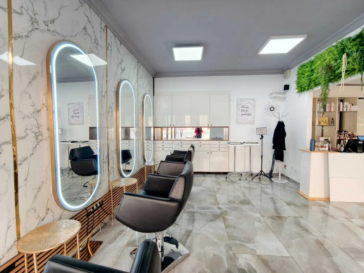 Friseursalon in sehr guter Lage zu vermieten!