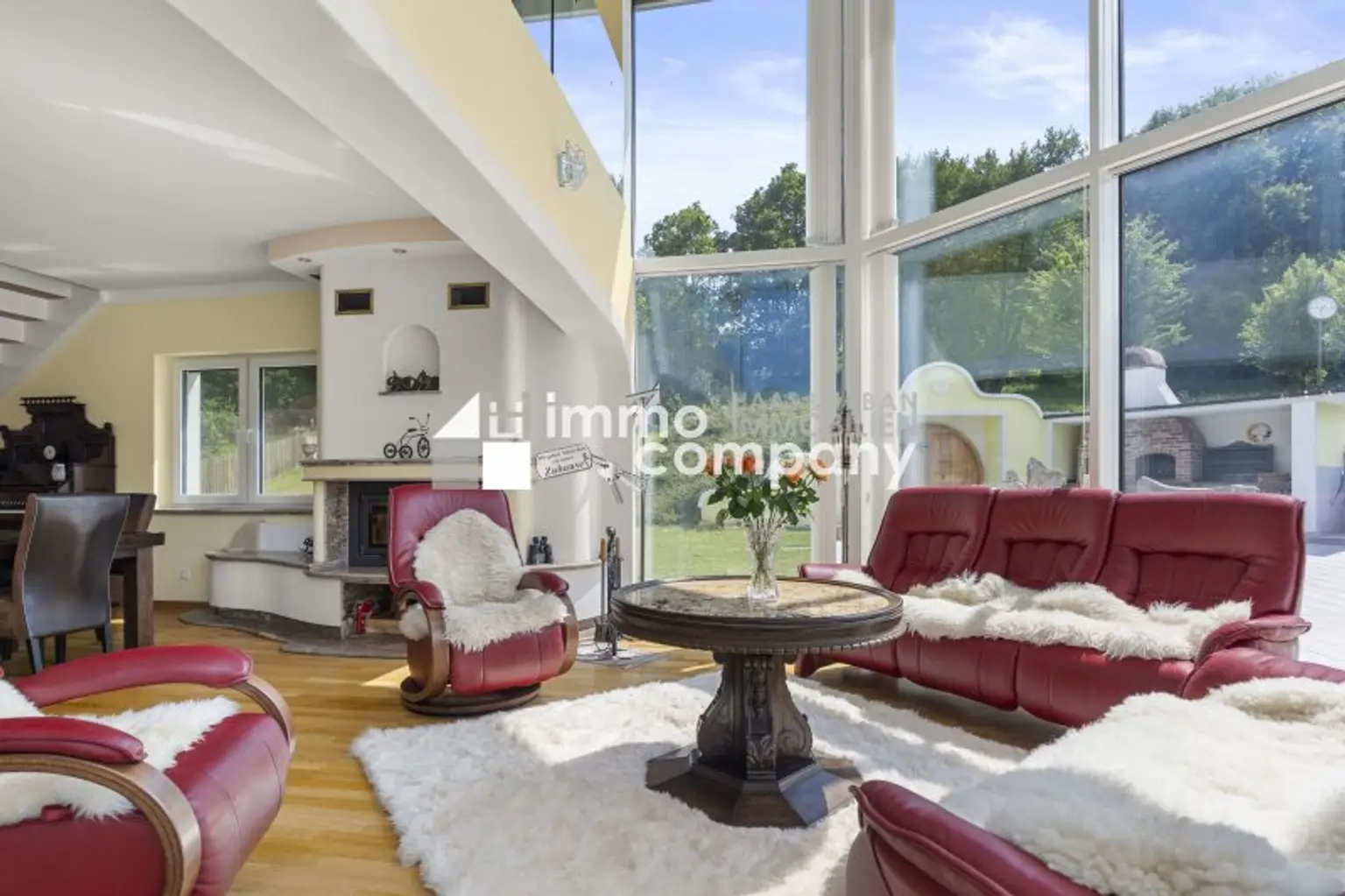 Modernes Wohnparadies in Alleinlage mit Gästehaus, Halle, Weinkeller & mehr – ca. 60.000 m² Grundstück