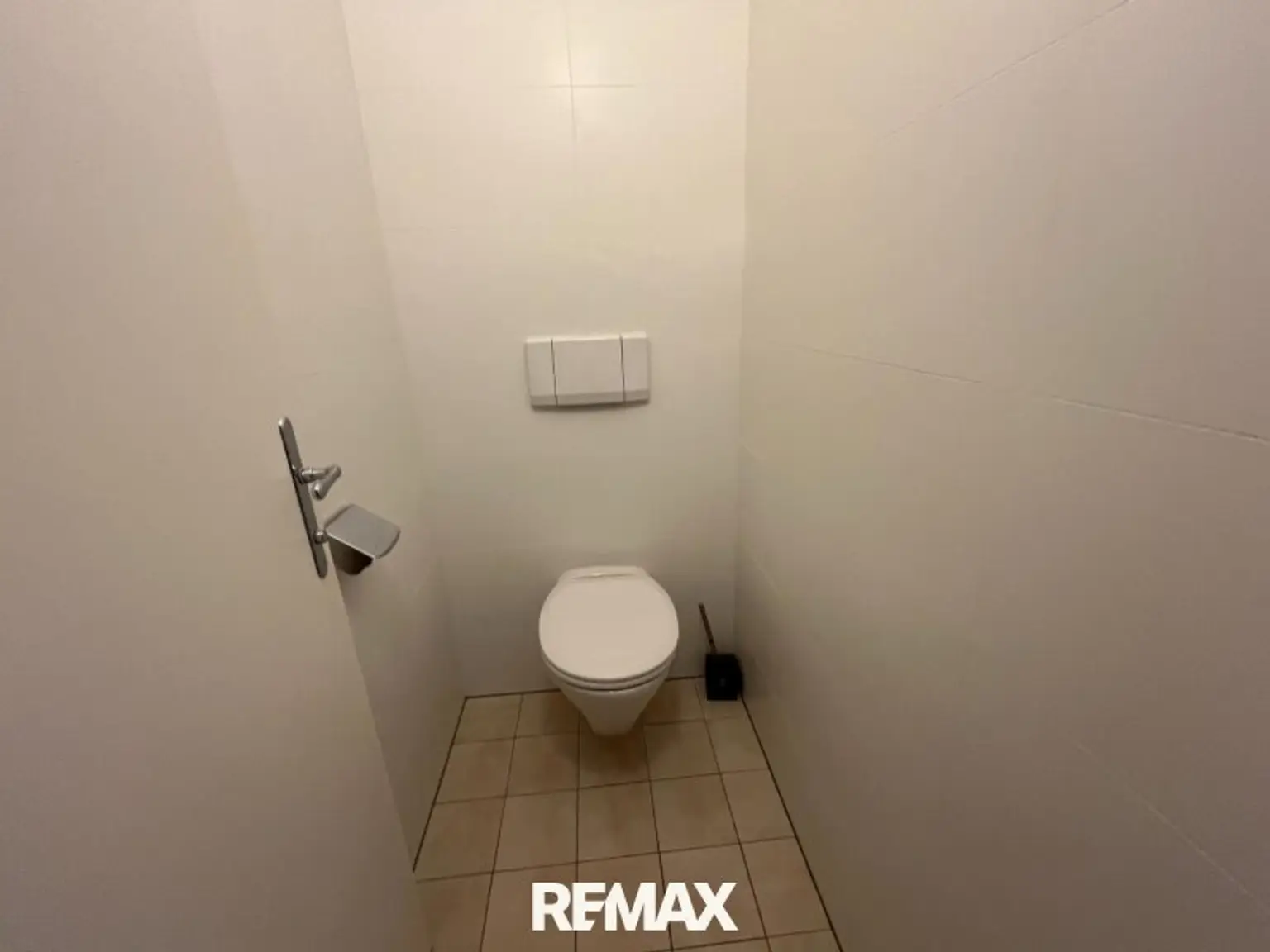 separates WC
