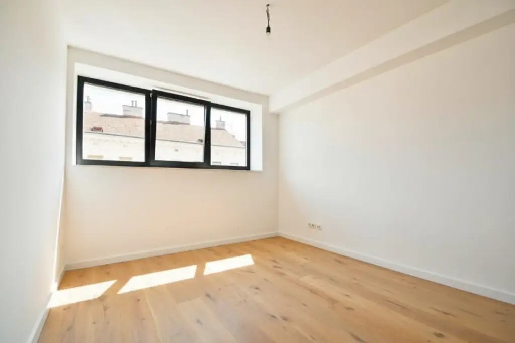 Charmantes Dachgeschoss-Domizil mit Loggia in urbaner Toplage