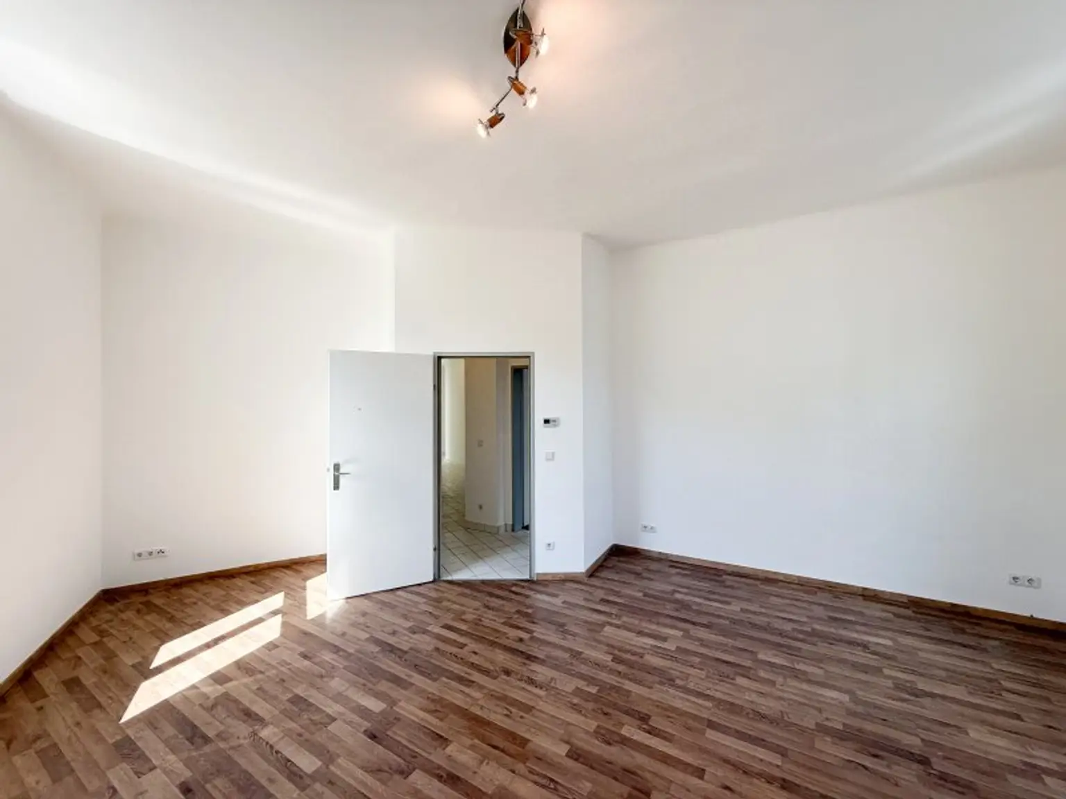 3-Zimmerwohnung mit NEUER EINBAUKÜCHE in 1120 Wien mit Lift zu vermieten - NEUE Wohnküche